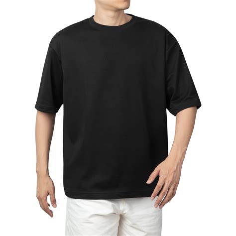 mockup camiseta oversized preta